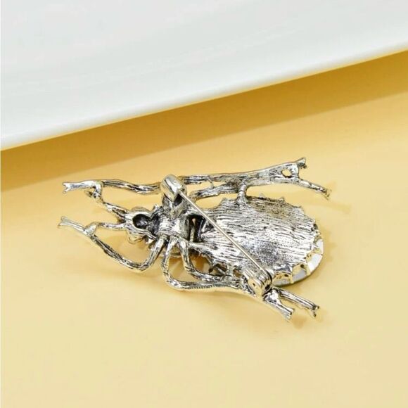 Vintage Inspired Beetle Brooch, Sparkling Green and Gray Jewels, Lightwe… - Picture 7 of 8
